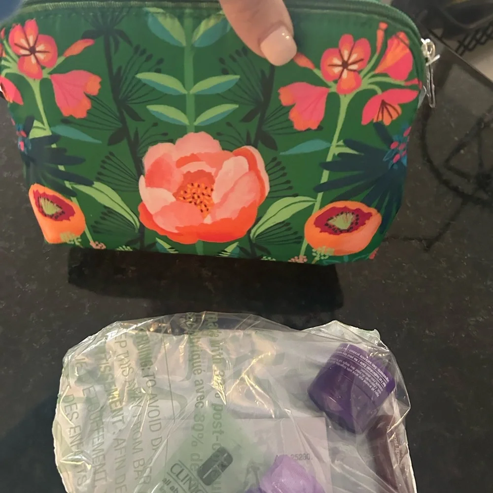 NWT CLINIQUE 6 piece gift set. - Picture 4 of 15